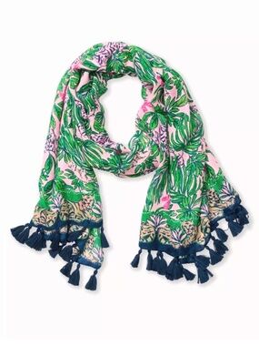 Lilly Pulitzer Resort Scarf in Conch Shell Pink Roaring With Joy. New